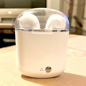 TWS Bluetooth Earbuds w/Charging case (No Adapter)